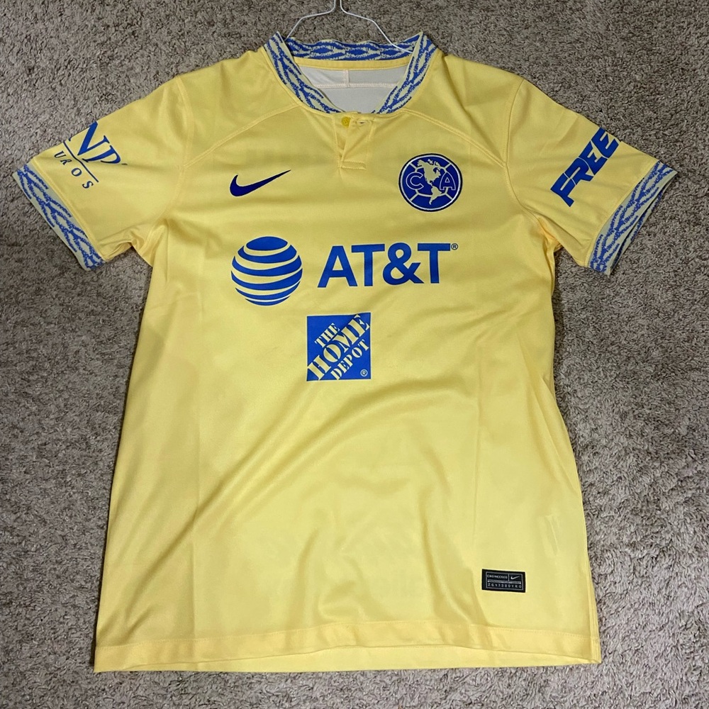 Club America 23/24 home soccer jersey. Size medium